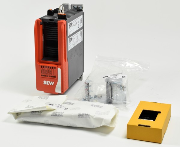 SEW MOVITRAC, MCX91A-0040-5E3-4-T01/001/DI/CSO/CFN/CMM, MCX91A-0040-5E3-4